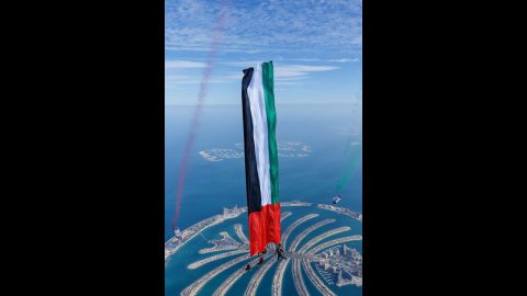 Skydive Dubai Breaks Guiness World Record of Largest Flag Flown in Freefall