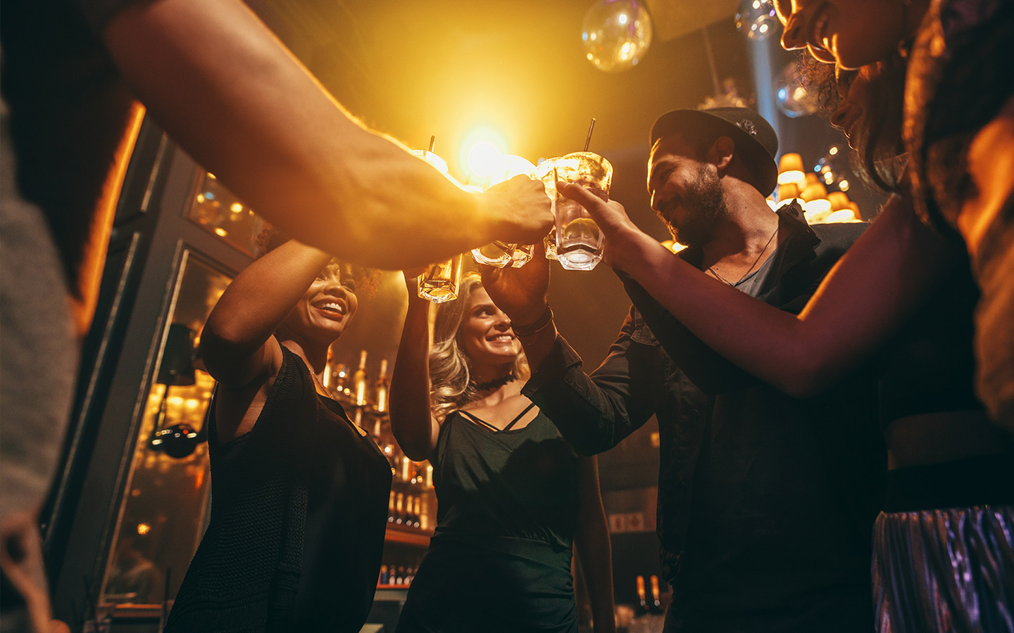 Can You Drink Alcohol in Dubai? Where to Buy, License, Age... Complete Guide Dubai Tour Pro