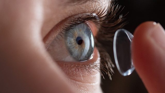 How To Buy Contact Lenses Online: UAE Shopping Guide For Beginners